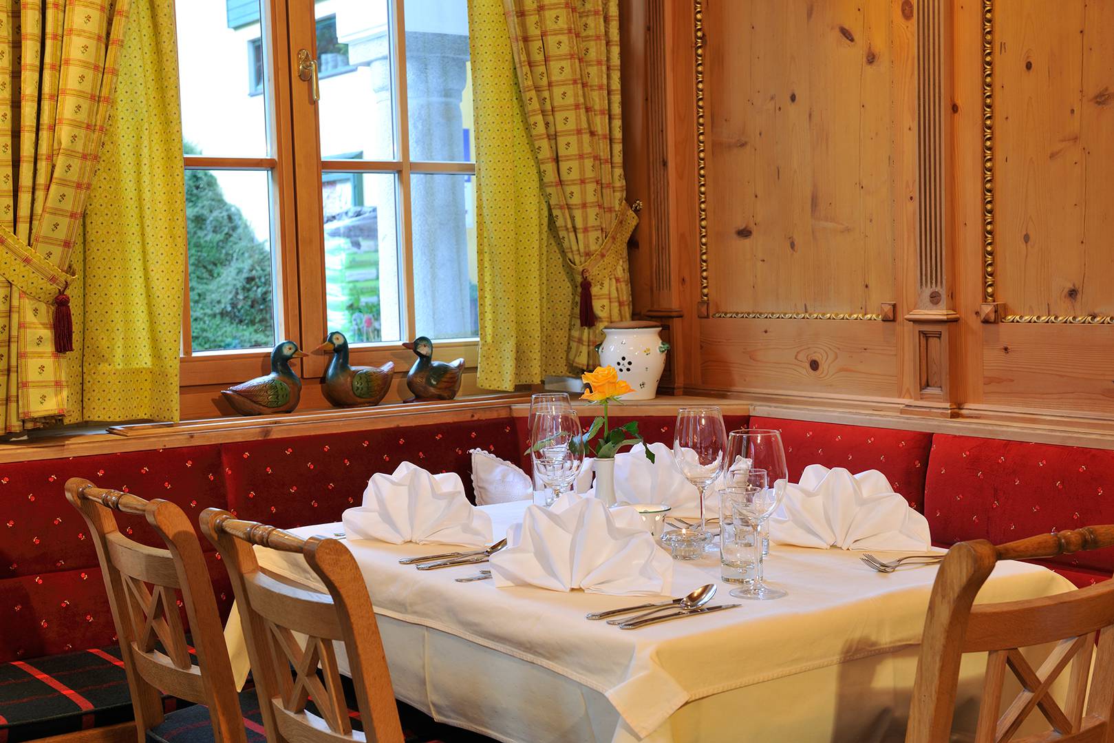 Gemütliche Bar im Hotel & Gasthof Herrschaftstaverne, Haus im Ennstal