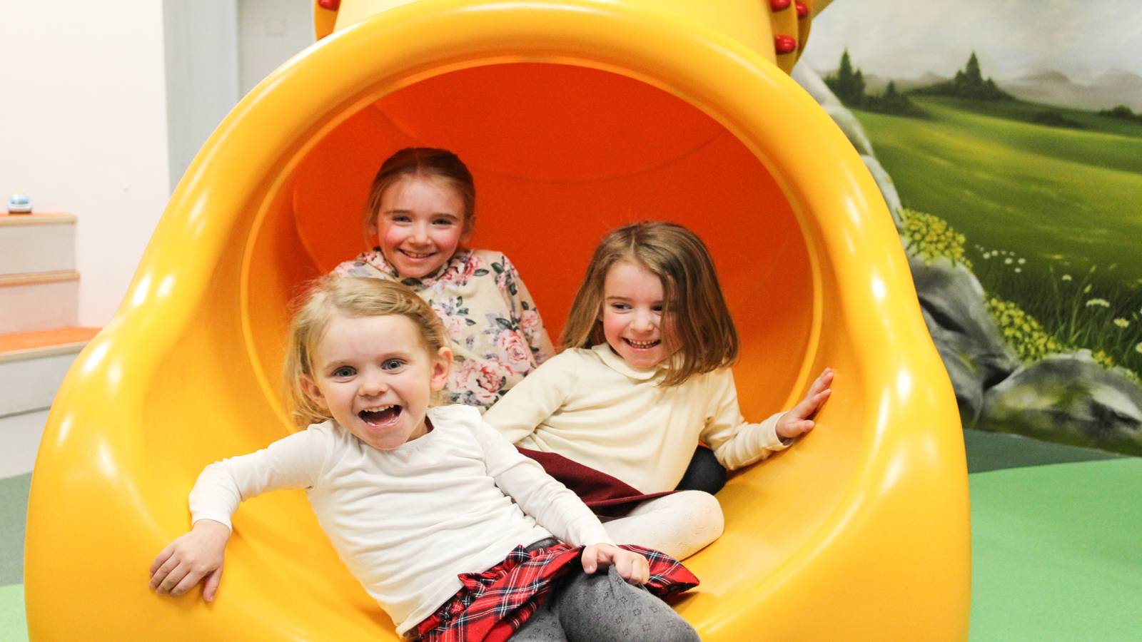 Kinderspielzimmer mit Rutsche